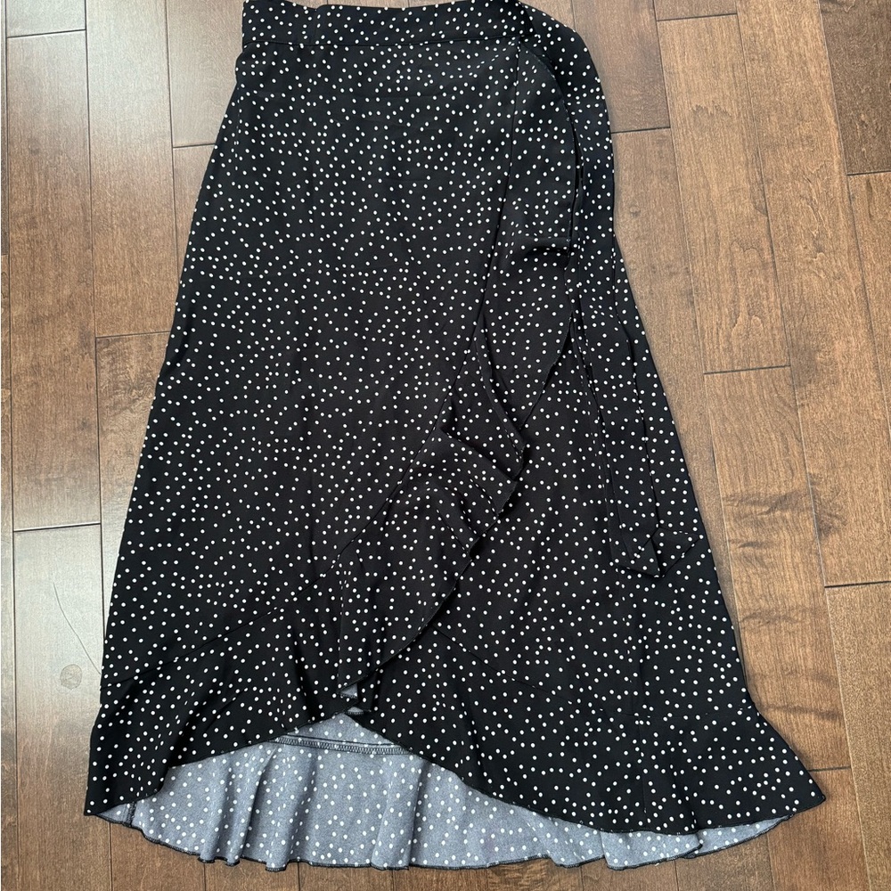 NWT VERY cute black and white wrap skirt- midi length